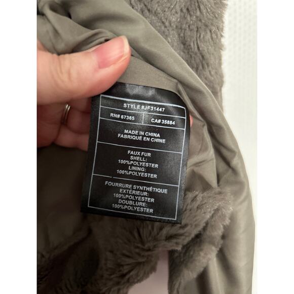 Jack by BB Dakota Women's Gray Faux Fur Textured Fly Away Lined Vest Size Small - Picture 6 of 10